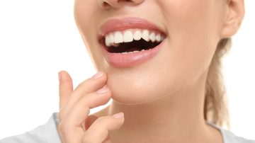 Cosmetic Tooth Bonding vs Veneers: Which Option Enhances Best?