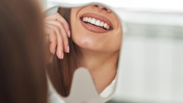 Porcelain Veneers vs. Composite Veneers: Which Is Right for You?