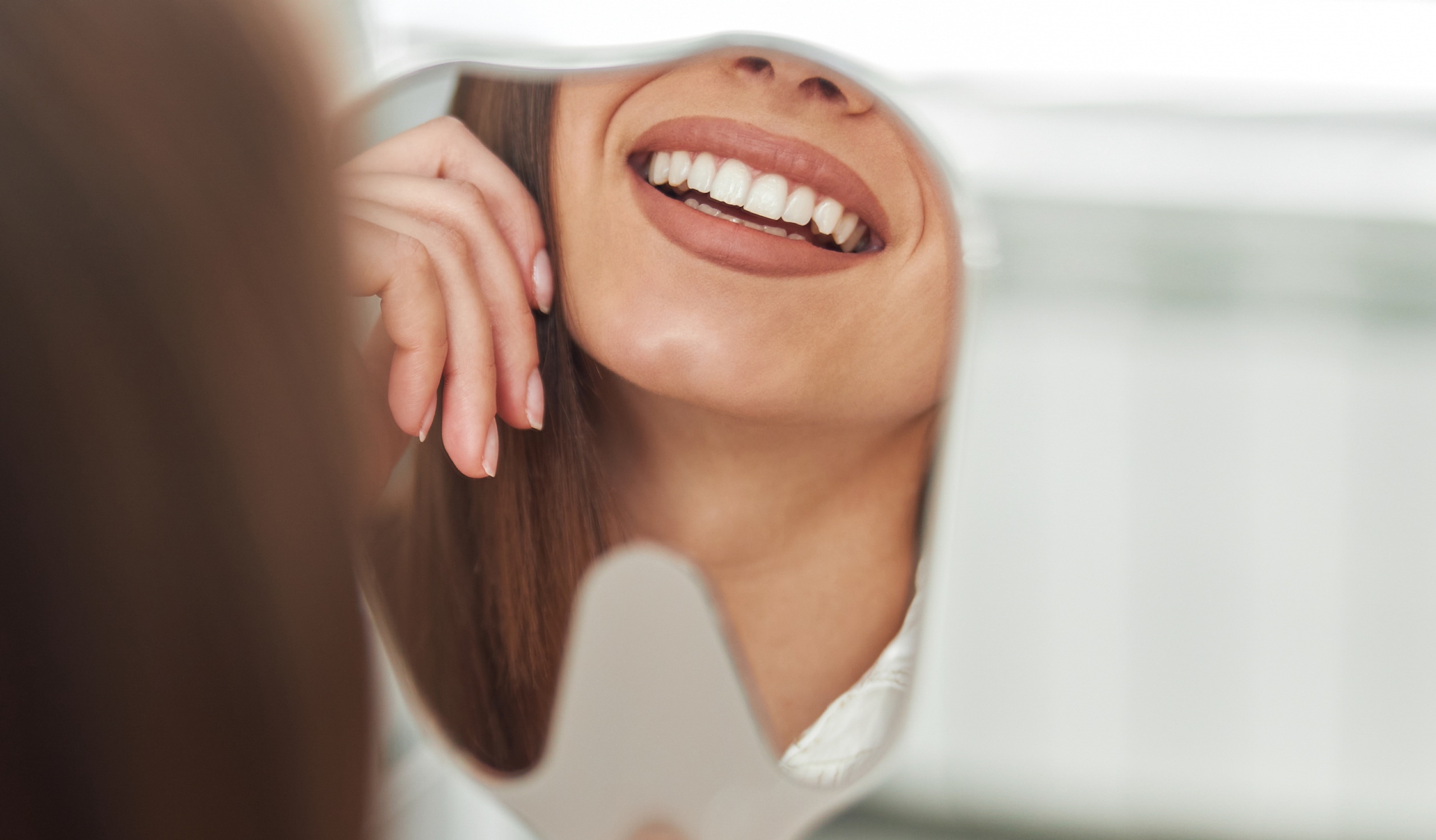 Porcelain Veneers vs. Composite Veneers: Which Is Right for You?